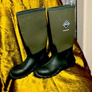 Original Muck boots for men size 8, for women size 9